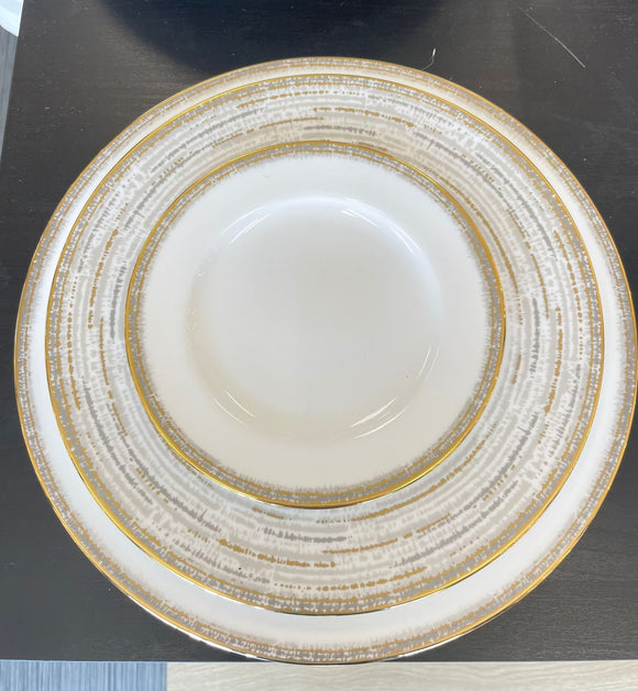 Haku 4 piece place setting with accent