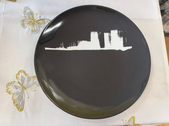 Set of 4 Black dinner plate with white Design #12
