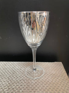 Set of 4 stemware with silver design